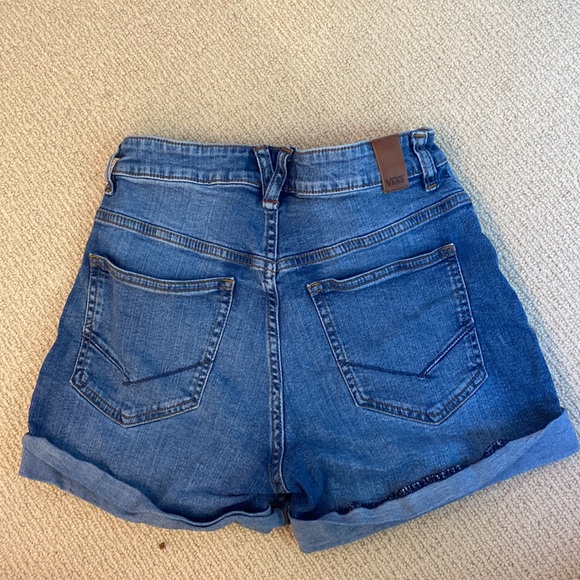 Vans stretchy denim shorts size 24 - Picture 2 of 4